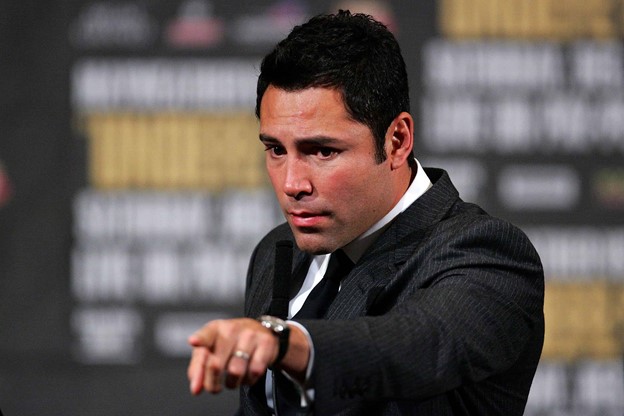 Oscar De La Hoya declares comeback