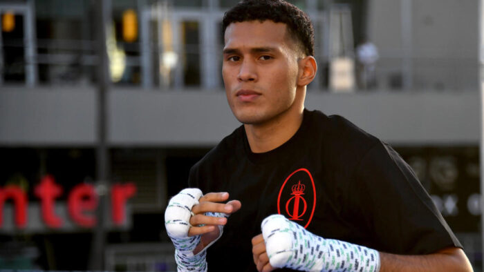 David Benavidez will face Uzcategui replacement