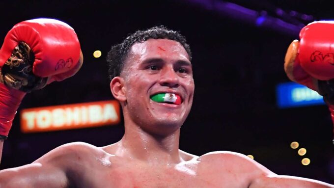 David Benavidez defeats Kyrone Davis and calls out Canelo Alvarez